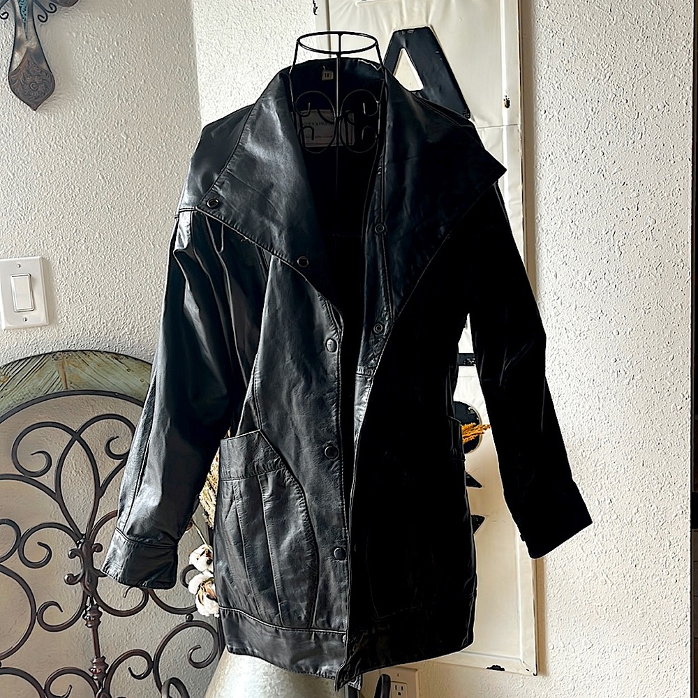 Vintage. Leather & Hide Vintage Ladies 3/4 Leather coat